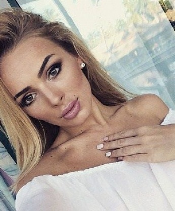 Молодая, страстная, игривая и ненасытная. Готова исполнить все твои желания и фантазии. Приглашаю в гости на незабываемое время в уютной обстановке. Фото настоящие! 15156, 22 года