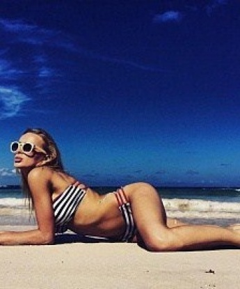 Молодая, страстная, игривая и ненасытная. Готова исполнить все твои желания и фантазии. Приглашаю в гости на незабываемое время в уютной обстановке. Фото настоящие! 15156, 22 года