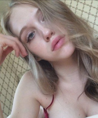 Изысканная блондинка с шаловливыми глазами и стройной фигурой готова исполнить твои самые смелые желания. Жду в гости щедрого и искреннего мужчину! 15539, 18 лет