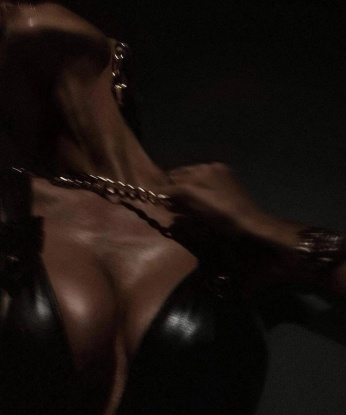 Со мной ты попадешь в мир страсти и наслаждения. Обнажая свое тело перед тобой, я прошепчу нежные слова и погружу тебя в безумие наслаждения. Воплотим все твои сокровенные фантазии в реальность. 🔥
✨ Мои услуги обширны и разнообразны. Горячие эротические массажи, интимные игры, ролевые сценарии, оральные ласки, классика, анал и многое другое - выбор за тобой. Мы сможем воплотить самые смелые желания и ощутить экстаз. 💋
⭐️ Живу в Москве, и с удовольствием встречусь с тобой в любой уютной гостинице. Ты сразу оценишь мою красоту, насладишься моей охотностью и останешься доволен нашим знакомством. Доверься мне и окунись в безграничные наслаждения. 🌹
🔥 У меня есть множество положительных отзывов от моих клиентов, которые ценят мою гибкость и открытость к экспериментам. Гарантирую анонимность и конфиденциальность. Фото 100% мои, ты увидишь мою изящность и привлекательность. 💫
📞 Ты не сможешь устоять перед моим неотразимым обаянием и манящей улыбкой. Звони, и я доставлю тебе незабываемое удовольствие. Я жду тебя в Москве, чтобы подарить тебе счастливые часы наслаждения и безудержной страсти! 💋💥 15644, 25 лет