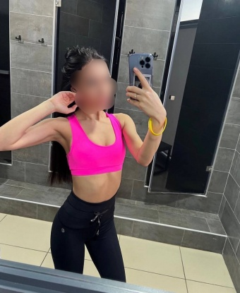 Сексуальная брюнетка с шикарной фигурой приглашает в гости порядочного мужчину для незабываемой встречи. Обещаю подарить море удовольствия и страсти! 8857, 25 лет